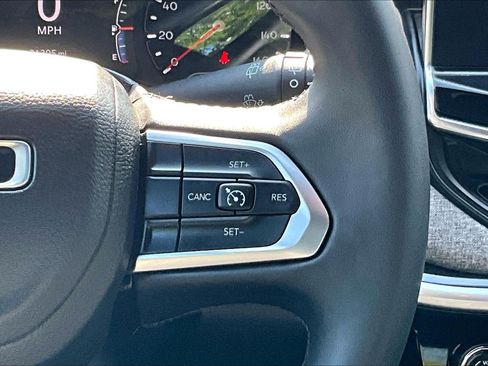 Used 2023 Jeep Compass Latitude AWD/4WD image 21
