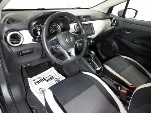 Used 2021 Nissan Versa SV FWD image 9