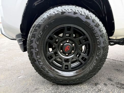 Used 2018 Toyota Tacoma SR image 25