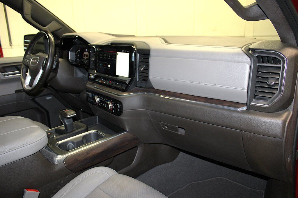 Used 2024 GMC Sierra 1500 SLT w/ SLT Premium Plus Package AWD/4WD image 30