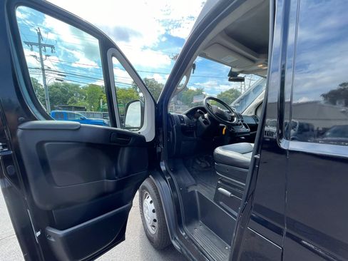 Used 2018 RAM ProMaster 2500 w/ Interior Convenience Group FWD image 9