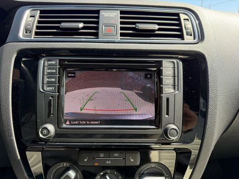 Used 2017 Volkswagen Jetta Sport image 12