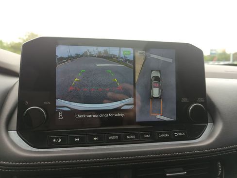 Used 2022 Nissan Rogue Platinum w/ Head-Up Display Package image 25