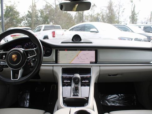 Used 2018 Porsche Panamera 4S image 25