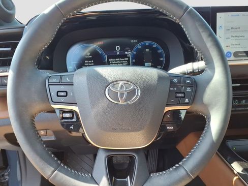 Used 2025 Toyota Crown Signia AWD/4WD image 24
