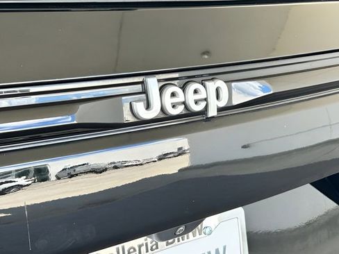 Used 2024 Jeep Grand Cherokee Limited image 9