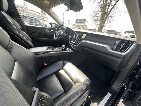 Used 2023 Volvo XC60 B5 Core image 27