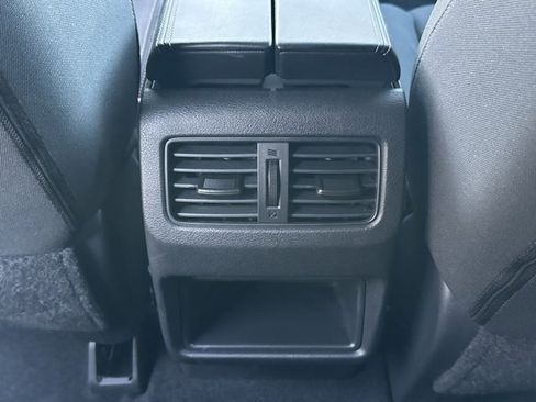 Used 2023 Nissan Rogue S image 29