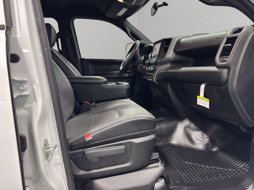 Used 2024 RAM 5500 Tradesman w/ Chrome Appearance Group AWD/4WD image 12