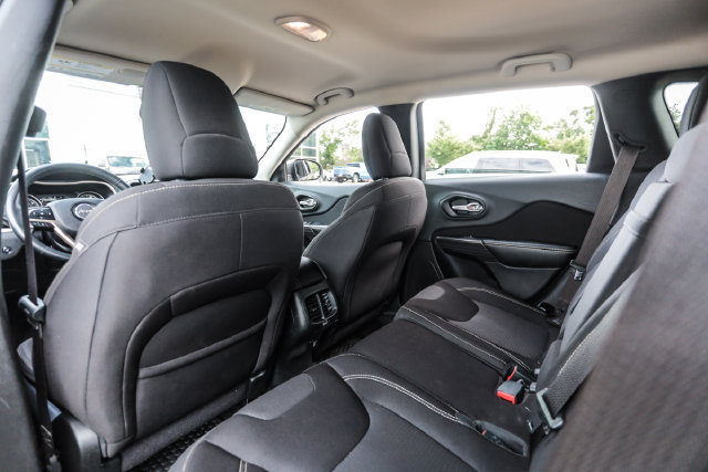 Used 2015 Jeep Cherokee Latitude w/ Comfort/Convenience Group AWD/4WD image 54