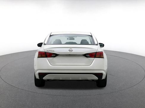 Used 2025 Nissan Altima 2.5 SV FWD image 8