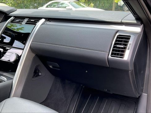 Used 2025 Land Rover Discovery Dynamic SE AWD/4WD image 19