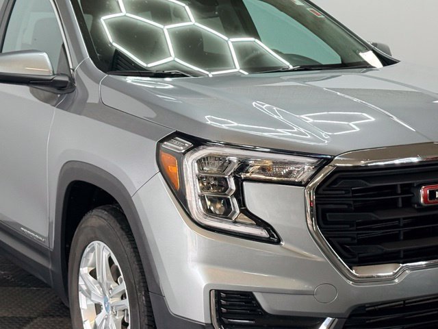 Used 2023 GMC Terrain SLE w/ Driver Convenience Package AWD/4WD image 3