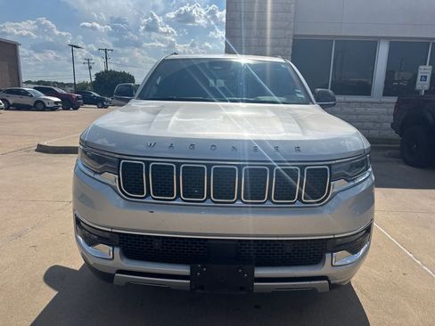 Used 2024 Jeep Wagoneer L Series II RWD image 2
