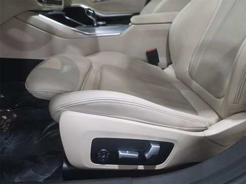 Certified 2022 BMW 330i Sedan w/ M Sport Package image 24