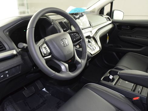 New 2026 Honda Odyssey Touring image 2