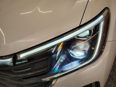 Used 2024 Volkswagen Atlas Cross Sport SEL Premium R-Line image 10