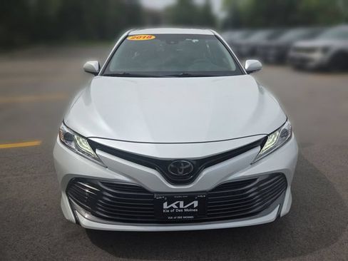 Used 2018 Toyota Camry XLE FWD image 8