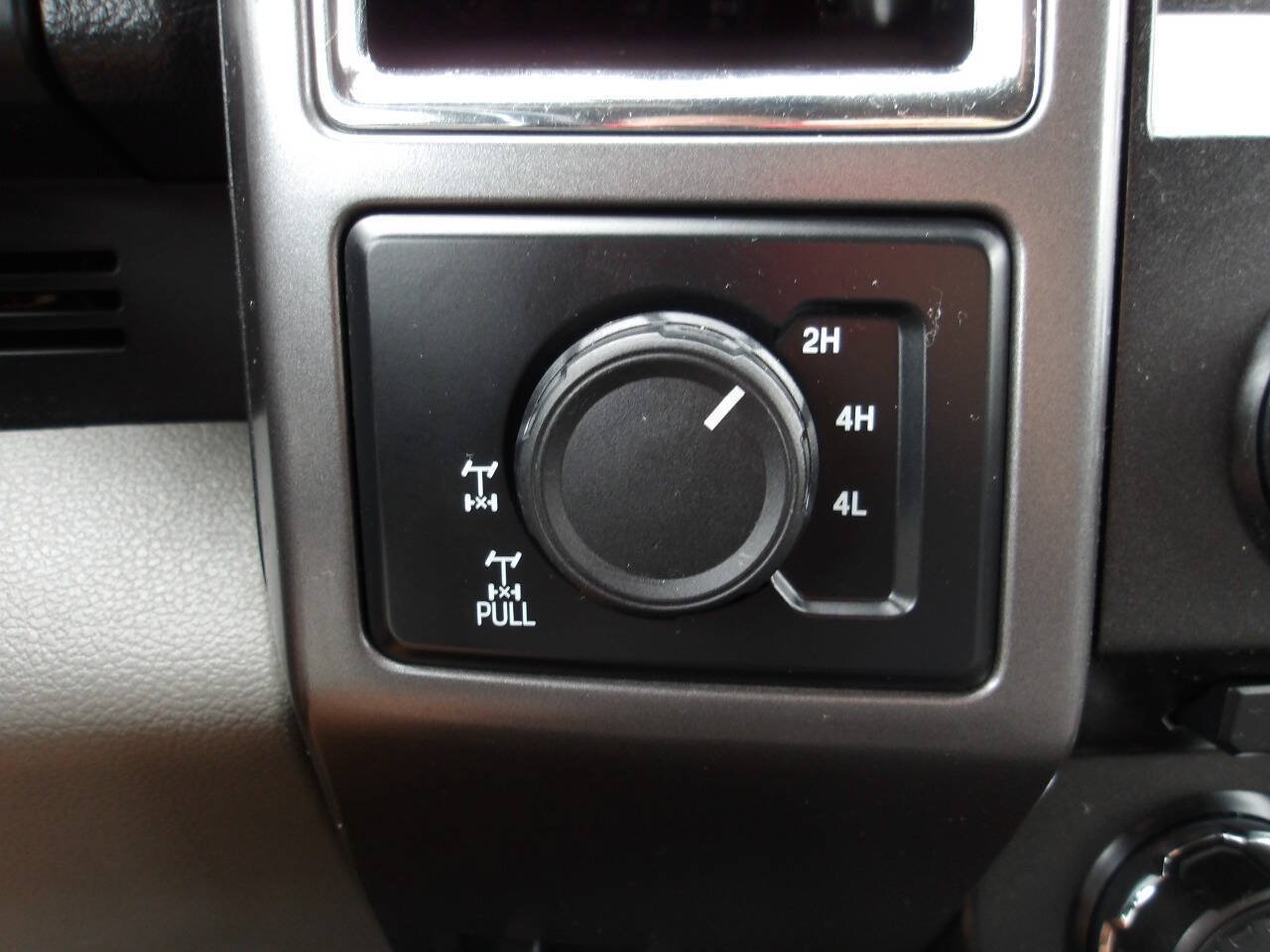 Used 2015 Ford F150 XLT w/ Equipment Group 302A Luxury AWD/4WD image 15