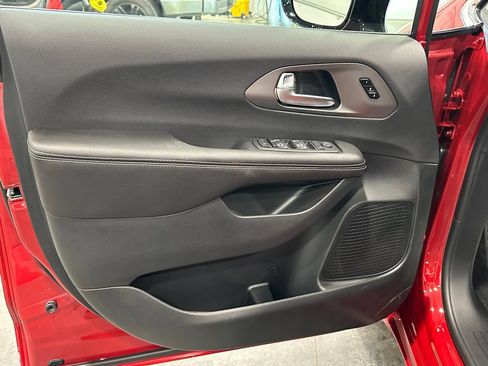 New 2027 Chrysler Pacifica Select AWD/4WD image 12