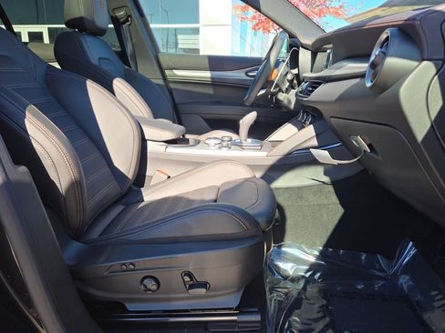 New 2025 Alfa Romeo Stelvio Sprint image 6