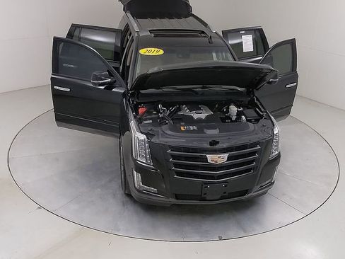 Used 2019 Cadillac Escalade Premium Luxury w/ Escalade Sport Edition AWD/4WD image 48