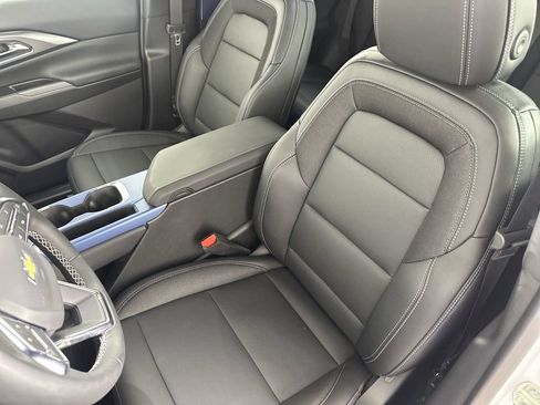 Used 2026 Chevrolet Equinox EV LT w/ LPO, Blackout Package FWD image 22