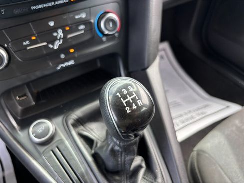 Used 2015 Ford Focus SE FWD image 16