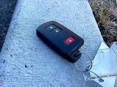 Used 2018 Toyota Tacoma TRD Sport image 10