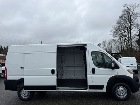 Used 2024 RAM ProMaster 2500 w/ Convenience Group image 25