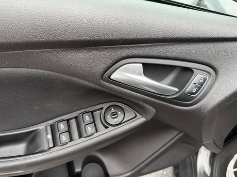 Used 2017 Ford Focus SE FWD image 16
