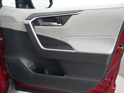 Used 2025 Toyota RAV4 XLE w/ Convenience Package image 12