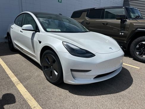 Used 2022 Tesla Model 3 Long Range AWD/4WD image 2