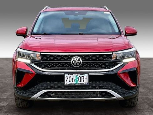 Used 2022 Volkswagen Taos SE w/ Panoramic Sunroof Package image 5