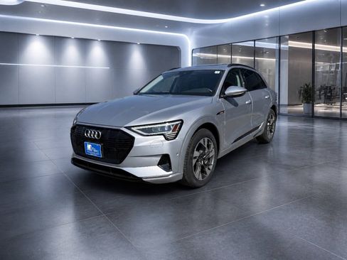 Used 2021 Audi e-tron Premium w/ Convenience Plus Package AWD/4WD image 1