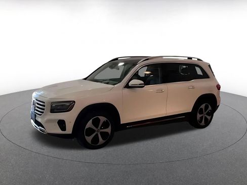 Used 2025 Mercedes-Benz GLB 250 4MATIC image 8