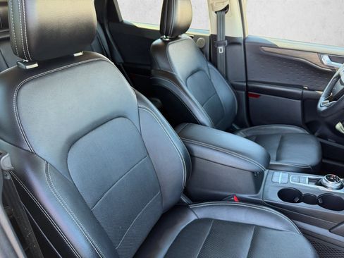 Used 2020 Ford Escape Titanium w/ Titanium Premium Package 2.0 AWD/4WD image 27