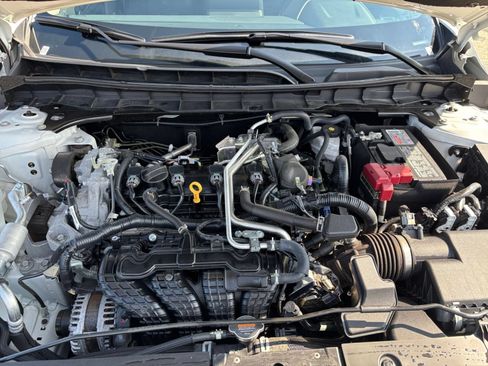 Used 2025 Nissan Altima 2.5 SV FWD image 32