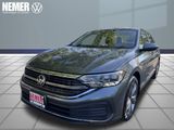 Certified 2022 Volkswagen Jetta SE image 1