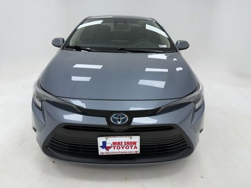 Used 2025 Toyota Corolla LE image 3