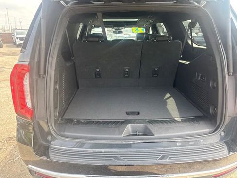 Used 2023 GMC Yukon XL SLT w/ SLT Premium Package AWD/4WD image 7