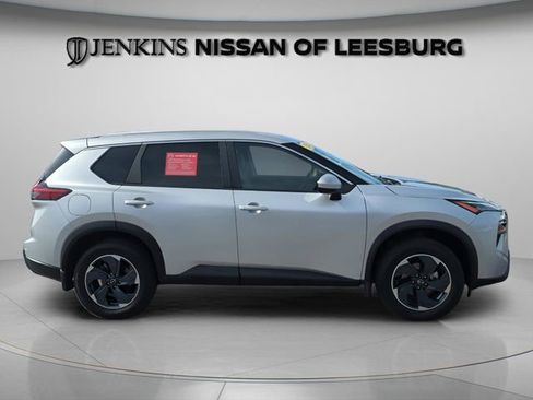 Certified 2025 Nissan Rogue SV w/ SV Premium Package image 5