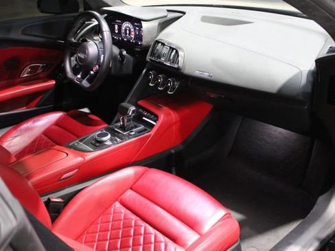 Used 2018 Audi R8 V10 plus image 10