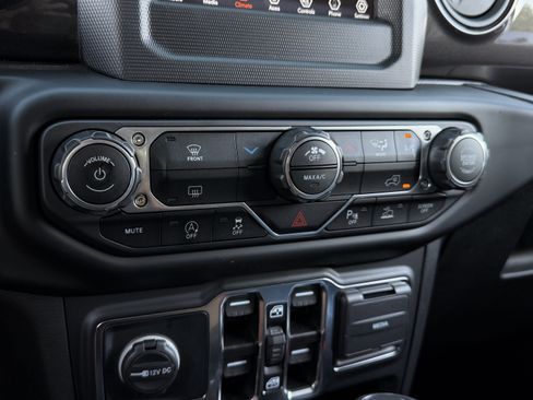 Used 2022 Jeep Wrangler Unlimited Sport AWD/4WD image 26