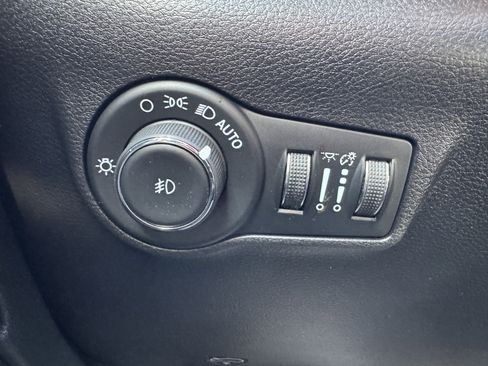 Used 2022 Jeep Compass Limited w/ (RED) Package image 35