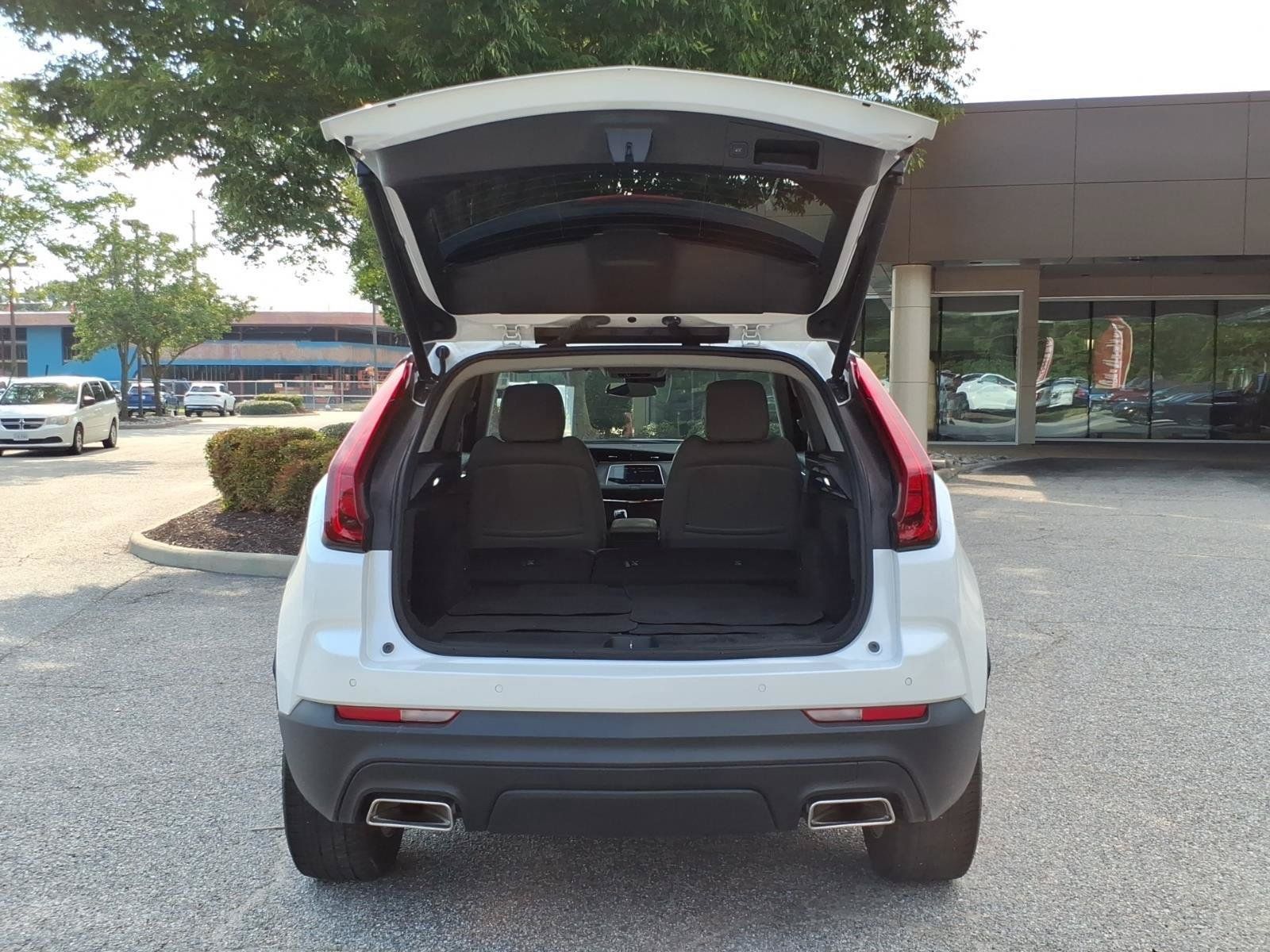 Used 2023 Cadillac XT4 Luxury w/ Cold Weather Package AWD/4WD image 30