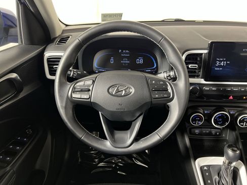 Used 2023 Hyundai Venue Limited FWD image 16