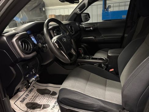 Used 2020 Toyota Tacoma TRD Off-Road image 22
