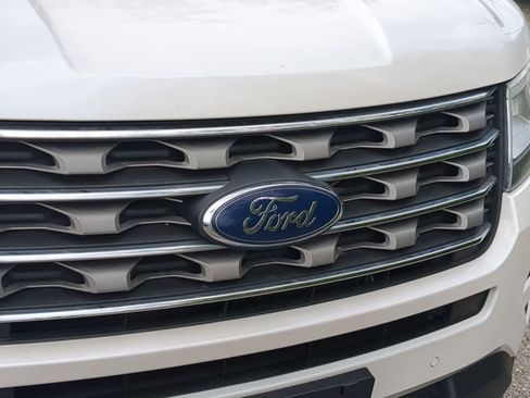 Used 2017 Ford Explorer XLT w/ XLT Technology Feature Bundle AWD/4WD image 12