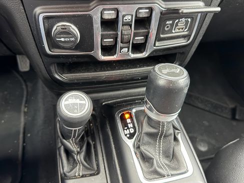 Used 2020 Jeep Wrangler Unlimited Sahara w/ Uconnect 4C Nav & Sound Group AWD/4WD image 26